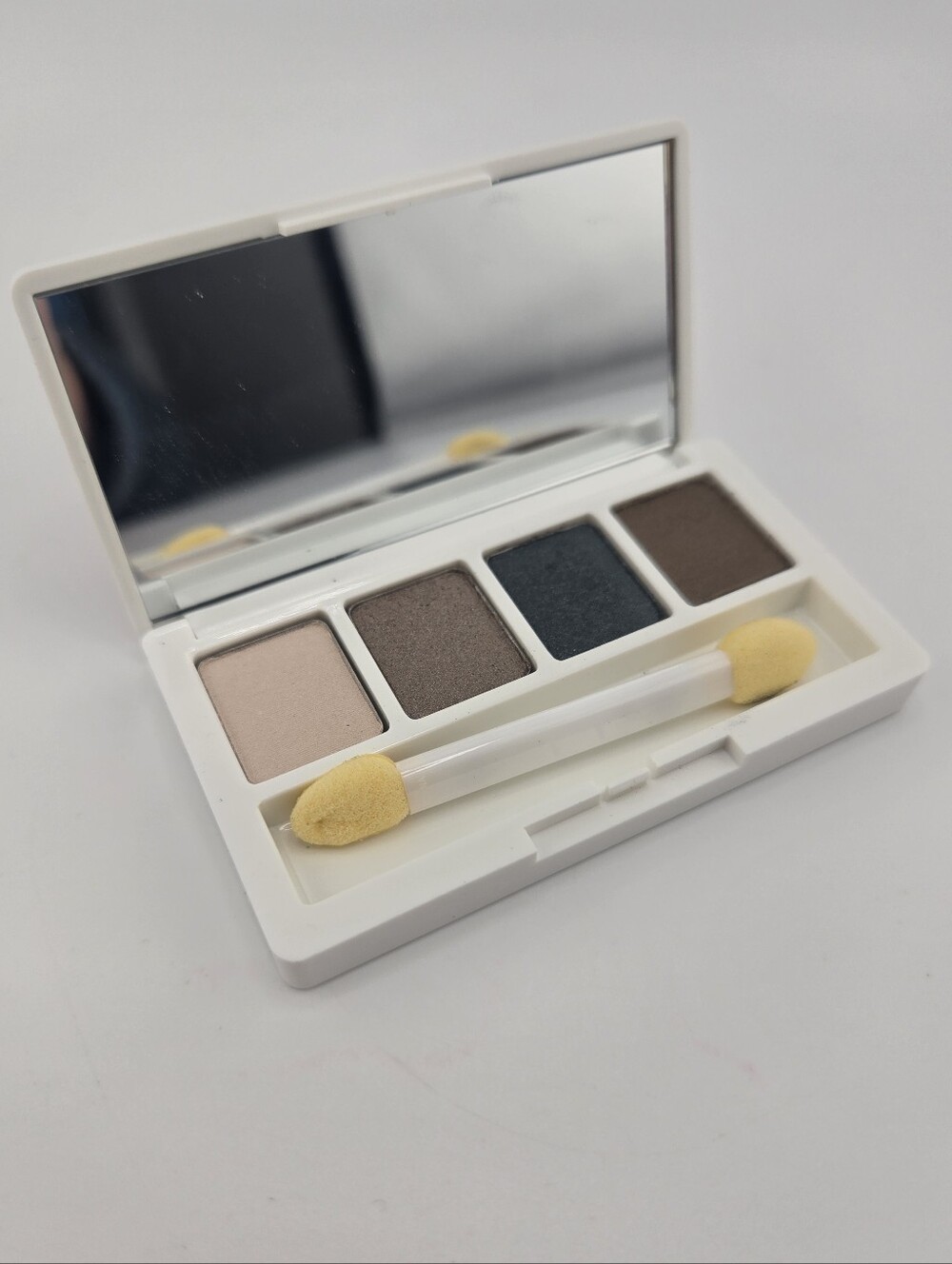 Clinique All About Shadow Quad Olive in My Martini/Night Cap/Tarnish Gold/Ivory